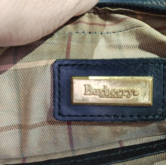 Burberry leather clutch - Picture 5 of 10